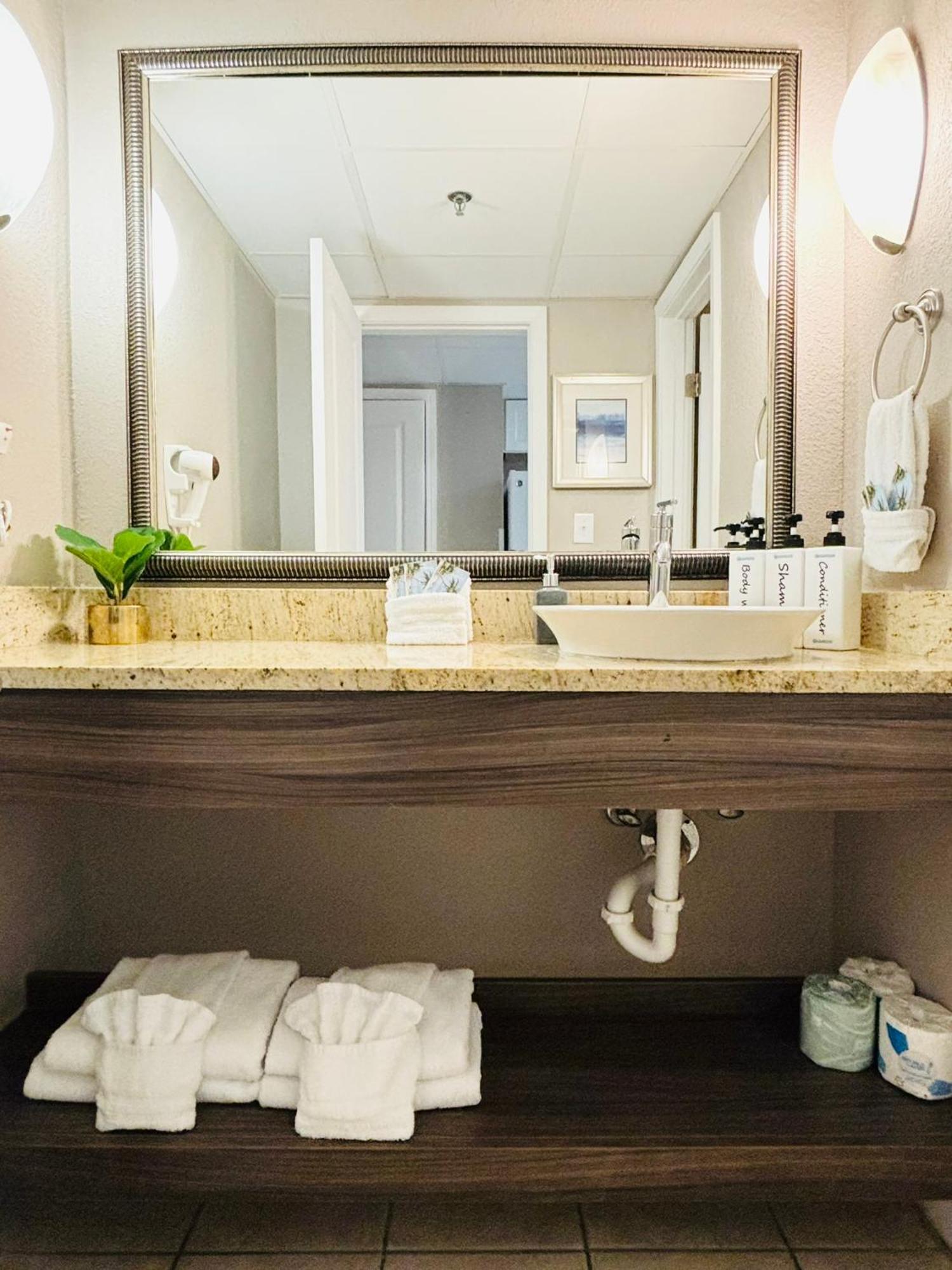 Azure Bliss Oceanfront Condo Sleeps 6 Миртл-Бич Экстерьер фото